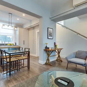 Villa Retreat, Hobart